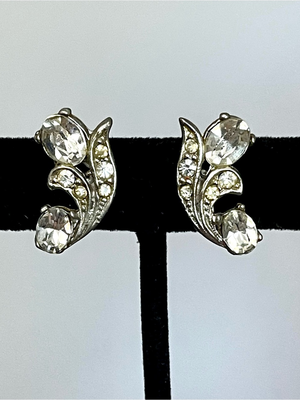 Vintage 1940s Art Deco Floral Rhinestone Screw Back Earrings Silver Tone Antique